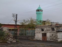 Teneke minareler tarih oluyor