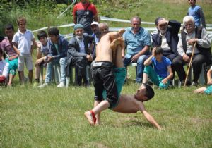 Deveci, Kafkasör güreşlerinde birinci oldu