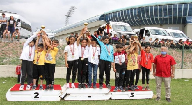 7 şehirden 100 atlet Erzurum’da yarıştı