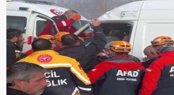 Aziziye’de ambulans kaza yaptı: 3 yaralı