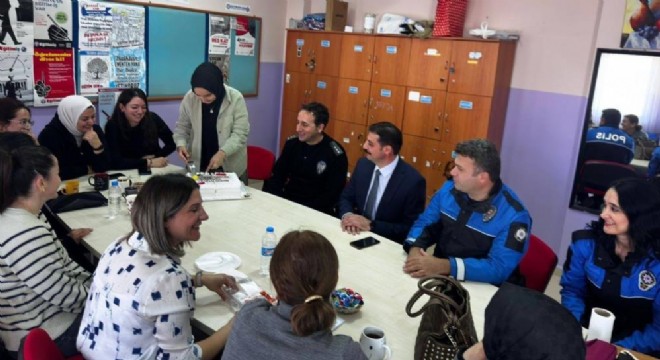 Emniyetten öğretmenlere 'Öğretmenler Günü' sürprizi