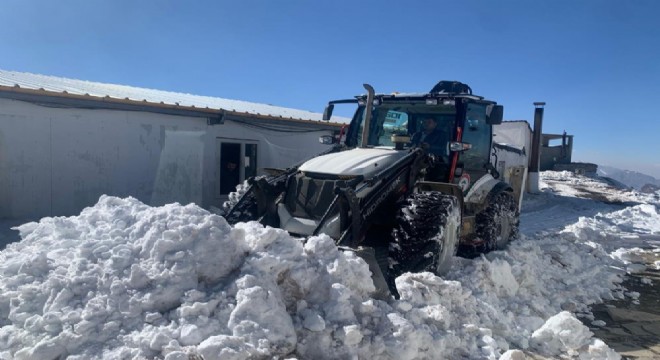 Hakkari'de 2 köy ve 10 mezra yolu kapandı