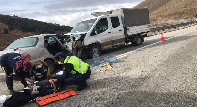 Horasan yolunda trafik kazası: 7 yaralı