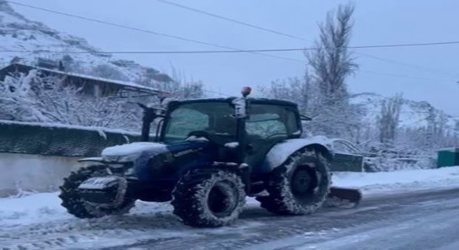 Kapanan yollarını kendi imkanları ile açtılar
