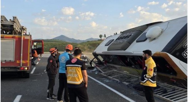 Karlıova yolunda otobüs devrildi: 3 yaralı