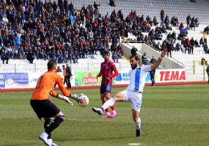 Erzurumspor zirveden kopmadı