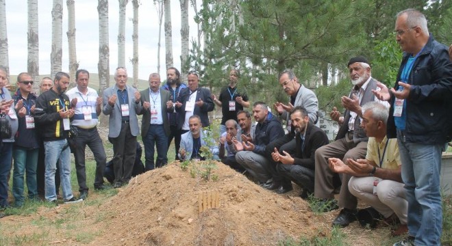Merhum Gazeteci Nişancı mezarı başında anıldı