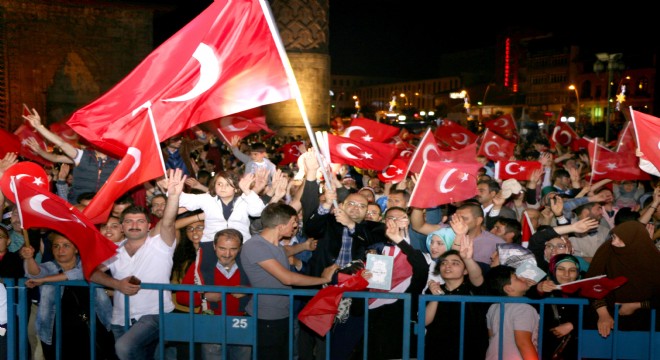 Orhan:  Milli iradeye ihanet edenleri lanetliyorum 