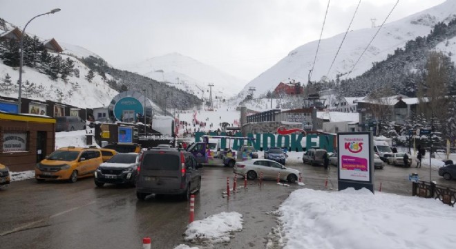 Palandöken'de ara tatil yoğunluğu