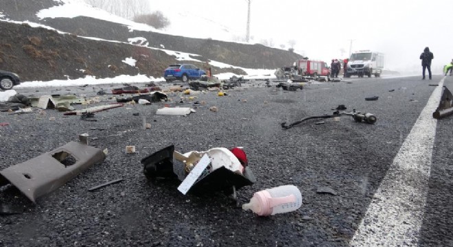 Tatvan yolunda feci kaza: 3 ölü