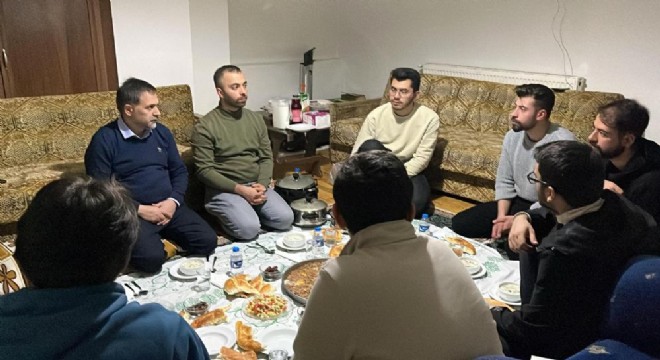 Uçar ilk iftarını yine üniversiteli gençlerle açtı