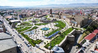 Sekmen: 'Erzurum, her alanda zirveye doğru ilerliyor'