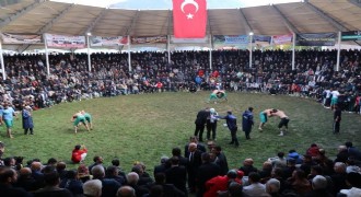 Aktürk Cumhuriyet Karakucak Güreşleri'nin başpehlivanı oldu