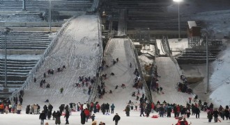 Atlama kulelerinde kızak şenliği