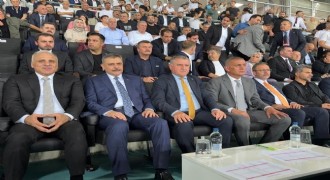 Bakanlar tribündeydi