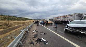 Bingöl yolunda otomobil bariyere çarptı: 1 yaralı