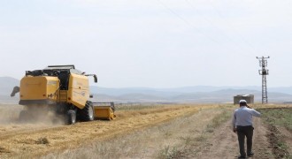 Büyükşehir'den üreticiye biçerdöver desteği