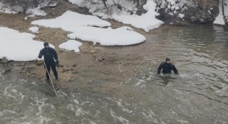 Dalgıçlar Karasu’da kayıp öğretmeni arıyor