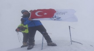 ETÜ adını Ağrı Dağı'nın zirvesine taşıdı
