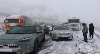 Erzincan - Sivas yolunda ulaşım güçlükle sağlanıyor