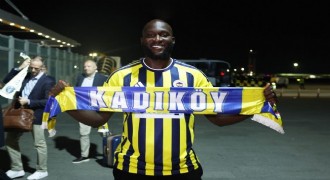 FB’nin yeni transferi Romelu Lukaku, İstanbul’a geldi