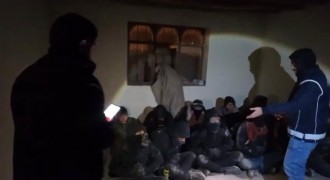 Göçmen kaçakçılığı operasyonu: 2 tutuklama