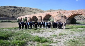 Köprüköy Vali Büruş'u ağırladı