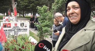 Şehitlikte buruk Anneler Günü