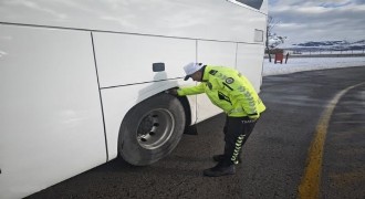 Trafikte kemer ve kış lastiği denetimi