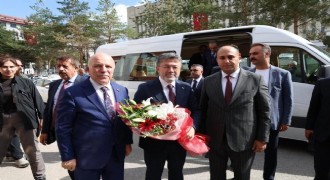 Yumaklı Valilik ve Büyükşehir Belediyesi'ni ziyaret etti